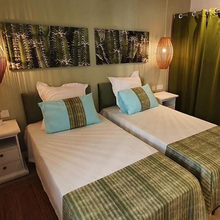 Les Cerisiers - Exclusive Beach Residence - 3 Bedroom Modern Apartment, Flic-en-Flacq Exterior foto